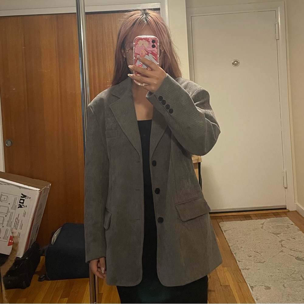 Oversized gray dad style blazer
